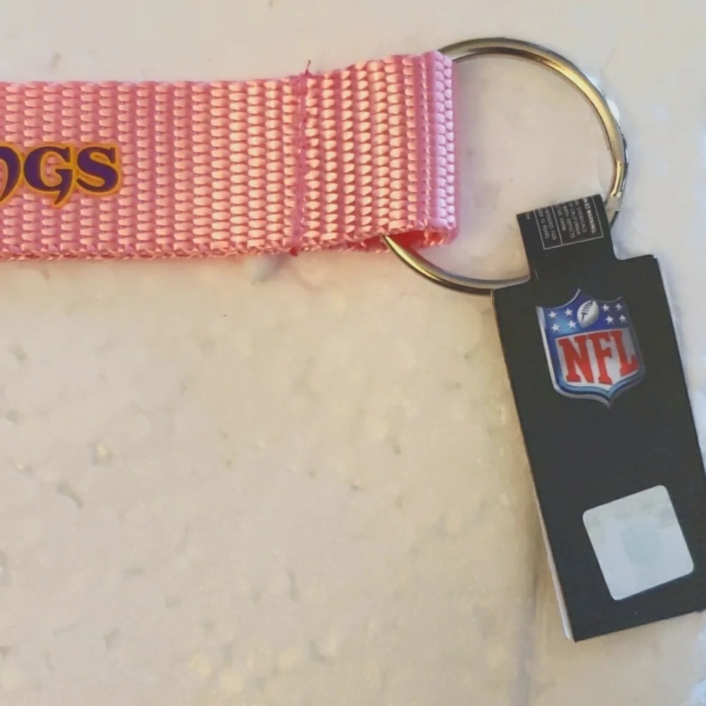 Aminco Minnesota Vikings Pink NFL Licensed Carabiner Lanyard Keychain